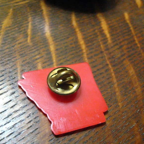 Arkansas Natural High Vintage Lapel Pin - Picture 4 of 4